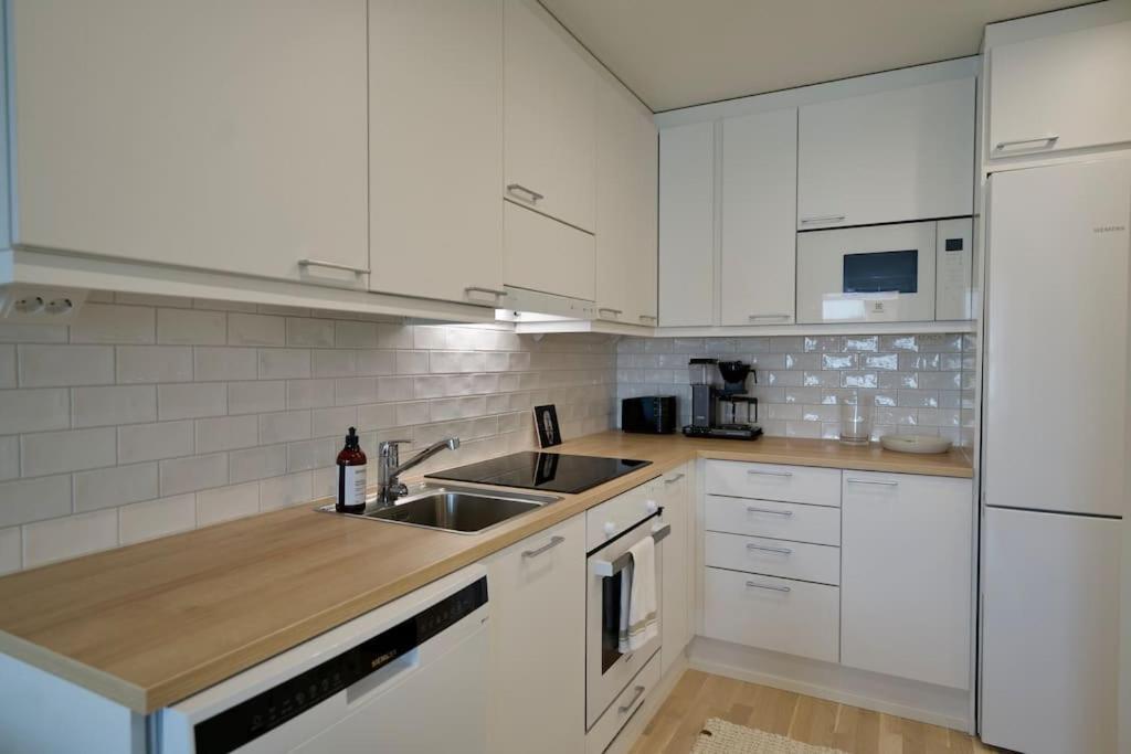 Enchanting One Bedroom Apartment โรวานิเอมิ ภายนอก รูปภาพ